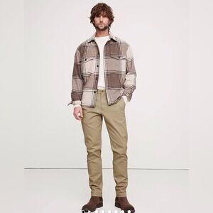 Banana Republic NWT Men's Rapid Movement Slim Performance Chino Pants 36 32 Tan